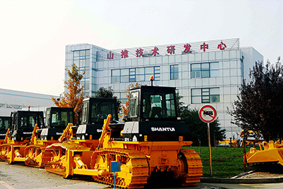 2009年，山推研發(fā)中心被國家人事部批準設立博士后科研工作站，同年召開首屆科技創(chuàng)新大會。